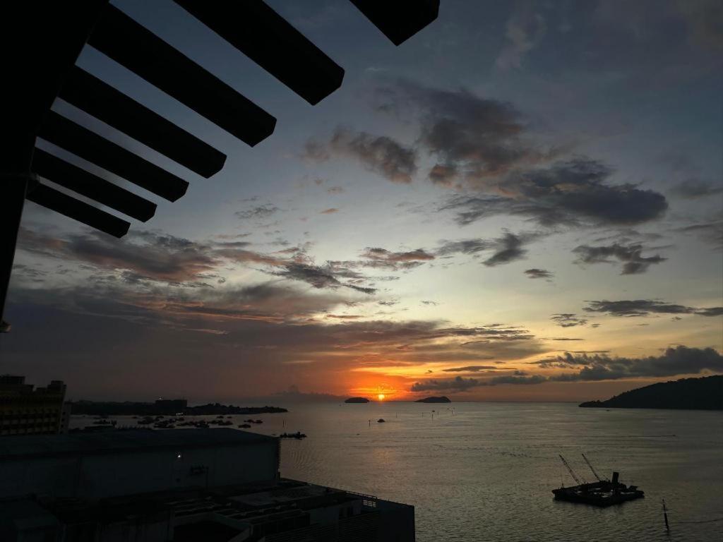 Grandis Hotels And Resorts Kota Kinabalu Exterior foto